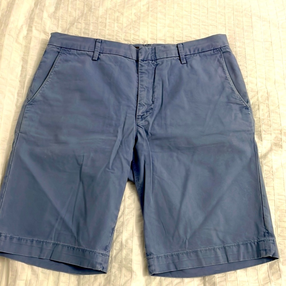 Vince mens shorts size 32